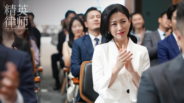 出身显赫资源顶流美艳惊人的朱珠，朱珠现状（连续10年入选全球百美的女人）