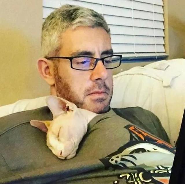 并不是所有人都适合养猫咪，有一部分人根本不适合养喵