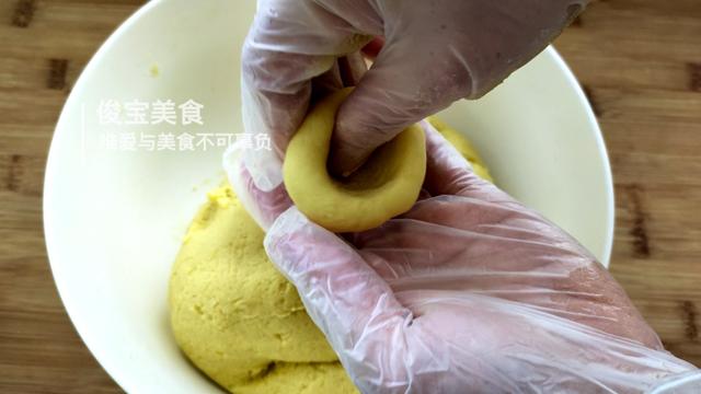 年糕是一种软糯香甜的美食，但这几个人群多吃一口都有麻烦