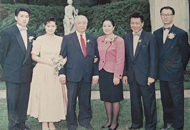 何鸿燊蓝琼缨晚年关系如何，何鸿燊二太蓝琼缨去世