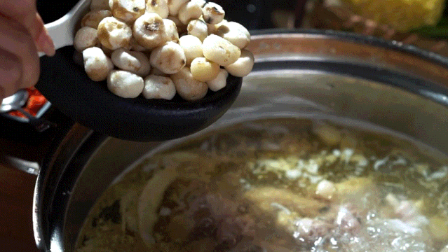 椰子鸡用什么鸡，四个椰子一只文昌鸡（文昌椰子鸡用什么椰子）