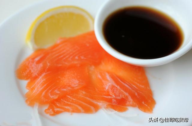 生鱼片怎么吃正确，教你生鱼片的正确吃法