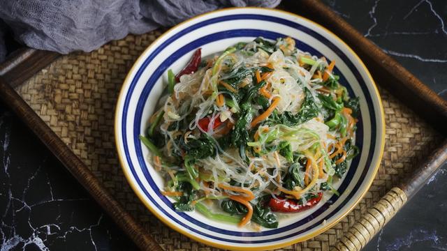 凉拌菠菜怎么做，十种凉拌菠菜的做法（凉拌菠菜怎么做才好吃）