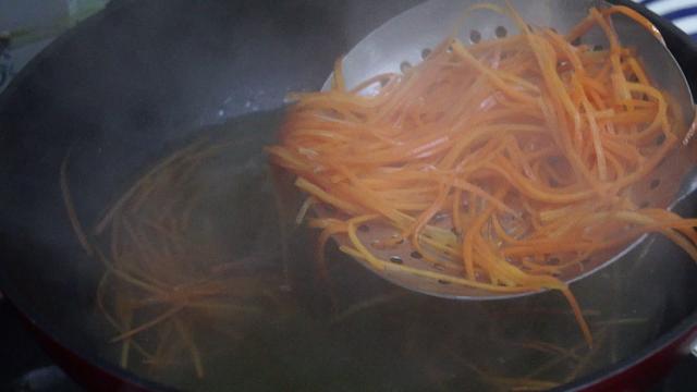 凉拌菠菜怎么做，十种凉拌菠菜的做法（凉拌菠菜怎么做才好吃）