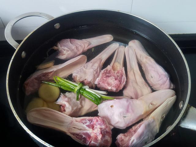 鸭头怎么弄比较好吃，鸭头自从学会这做法