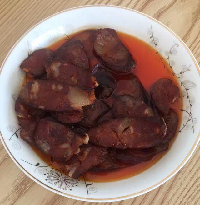 四川腊肠的吃法，四川正宗麻辣腊肠的家常做法（川味腊肠不要直接下锅炒）
