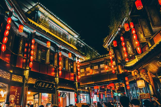 成都旅游十大必去景点，成都旅游攻略必去的10大景点（成都旅游必去十大景点推荐）