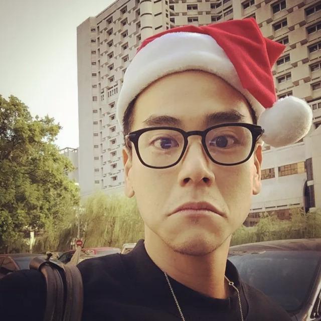 彭于晏的卧蚕是怎么练的，彭于晏这个看着成熟内心童真的人你喜欢么