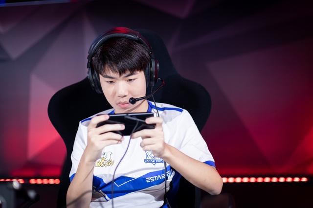 kpl坦然为什么叫菠萝君，KPL取名鬼才:花海无铭CP一诺暖阳系列