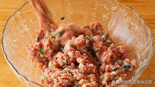 关于馄饨做法及配料最简单教程，鲜肉馄饨这样做调料