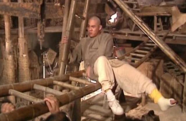 李连杰现在在哪里，功夫巨星李连杰现在哪里生活（与杨紫琼亲密合影感情好）