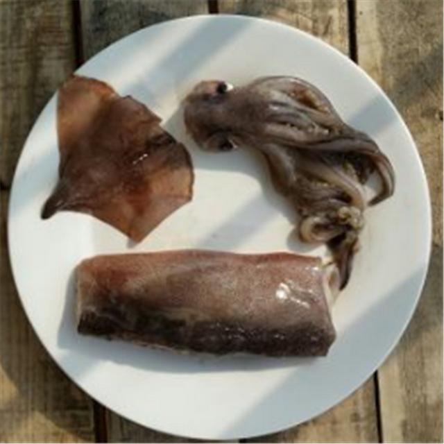 鱿鱼的处理方法，处理鱿鱼的全过程（厨师长把详细处理方法教给你）