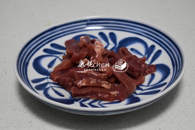 茶树菇和什么炒牛肉，这是茶树菇炒牛肉家常做法