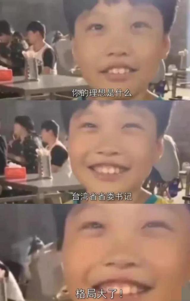 爆笑神評：如何才能吸引這位教官小姐姐的注意？神評笑死我了 搞笑整蠱 第2张