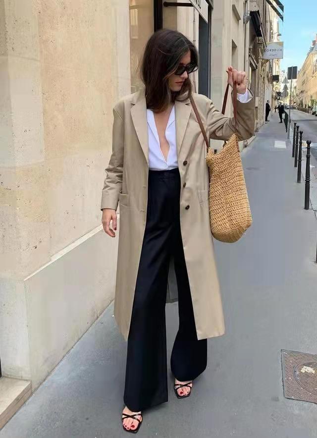 今年春天喇叭裤怎么穿才时髦，今年“封神”的喇叭裤更香