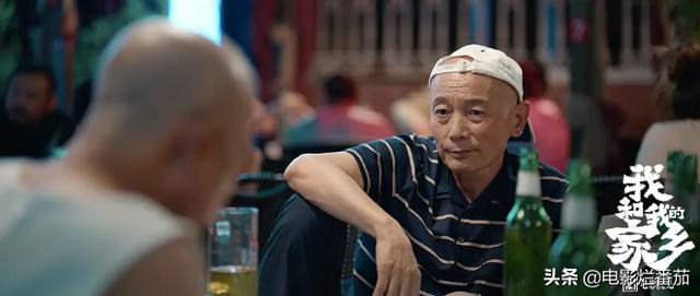 天上掉下个UFO，以我和我的家乡为题800字作文（3米高外星生物在后院溜达）