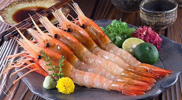 日式料理虾刺身，日本有名的刺身，你喜欢哪一个