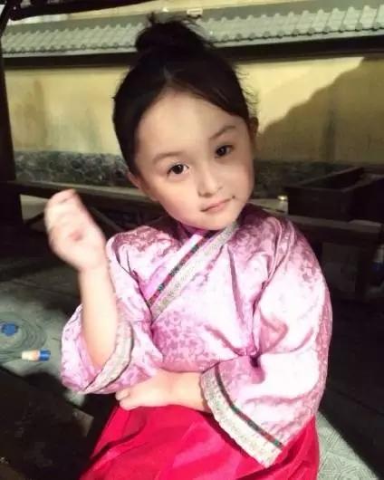 刘楚恬一家三口，小芈月刘楚恬人气不输孙俪