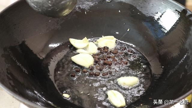 虎皮辣椒怎么做，虎皮辣椒的简易做法