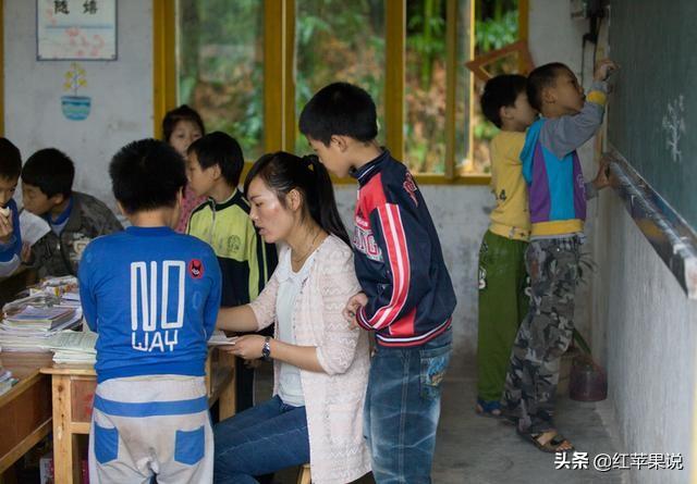 私立学校和代课老师的区别，民办教师就是民办学校的老师