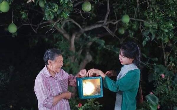 李子柒吃零食最火，有一种差别叫李子柒