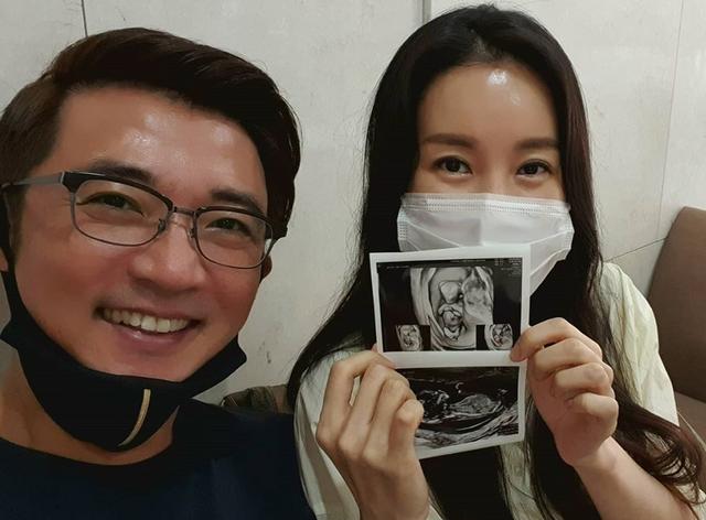 韩国明星安在旭近期情况，韩流鼻祖安在旭全家福曝光