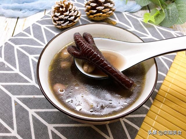 黑豆汤的做法与功效，这黑豆汤正合适