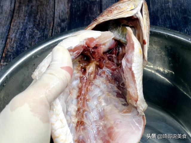 鱼的腥线怎么去除，给鱼去腥去除鱼腥线