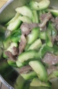 丝瓜炒肉的家常做法大全，黄瓜、苦瓜靠边站