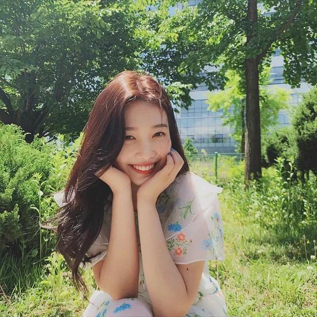 什么发色显白又不容易被发现，上了年纪的女人别乱染颜色