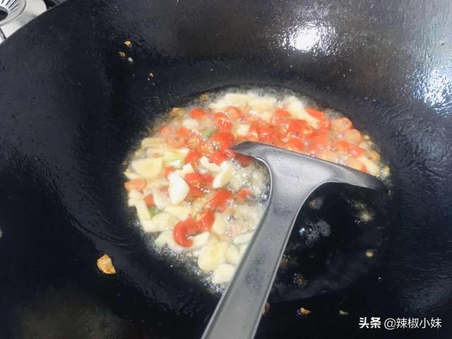 炒蕨菜的制作方法，炒蕨菜多了这一步