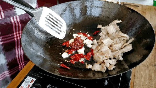 干锅千页豆腐的简单做法，大厨教你在家做干锅千叶豆腐