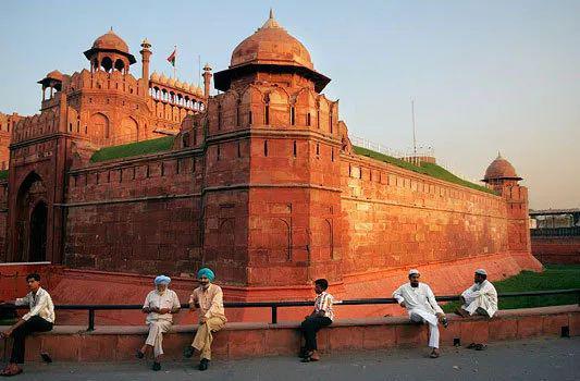 印度德里与上海对比，印度的三座“世界一线城市”放在我国