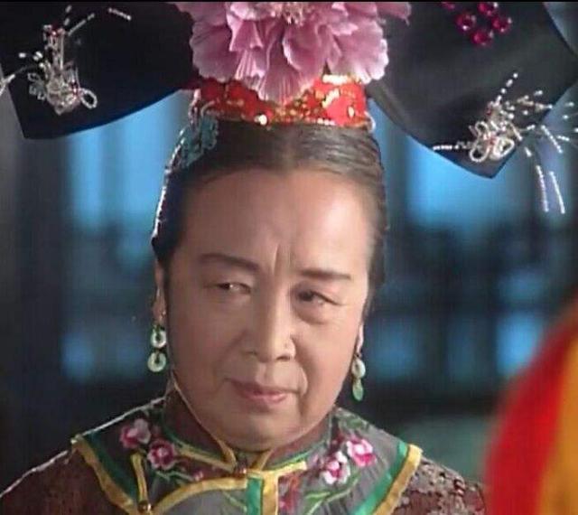容嬷嬷李明启罕见近况曝光，86岁“容嬷嬷”李明启逛菜市场
