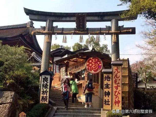 日本适合穿和服的景点，京都清水寺樱花古寺和服御守