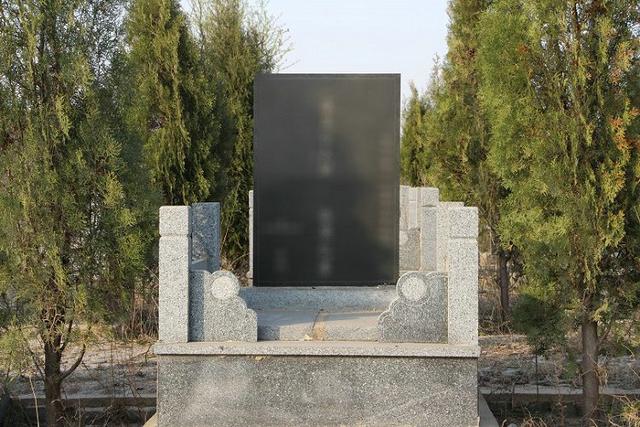 民间墓碑上的讲究，农村墓碑刻字有讲究