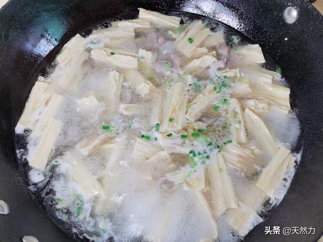 肉片腐竹汤的做法，秋冬多给家人喝这碗汤