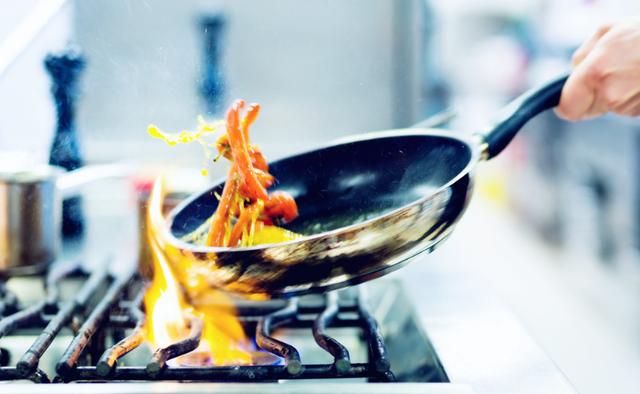 炒菜油温可以达到多少度，你炒菜时的油温有多高