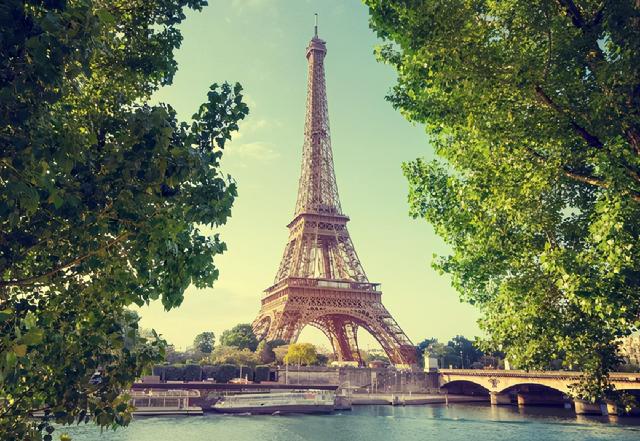 法国埃菲尔铁塔具体介绍，曾被认为是巴黎最大败笔