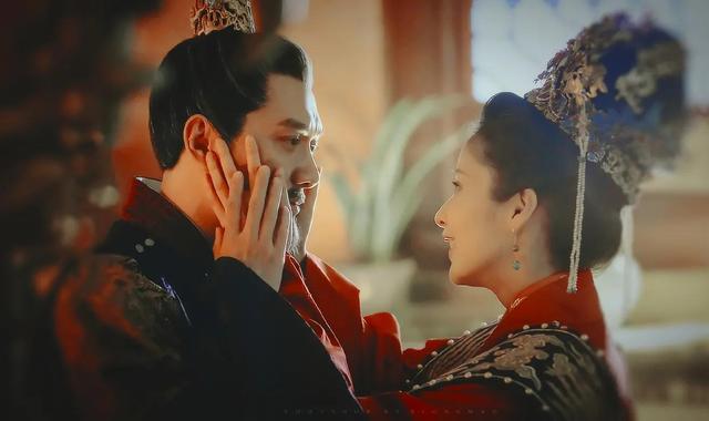 网曝杨幂多次遭小男友求婚，她爆杨幂怀孕被称小三