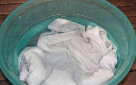 衣服发黄怎么办，小妙招衣服发黄了怎么处理