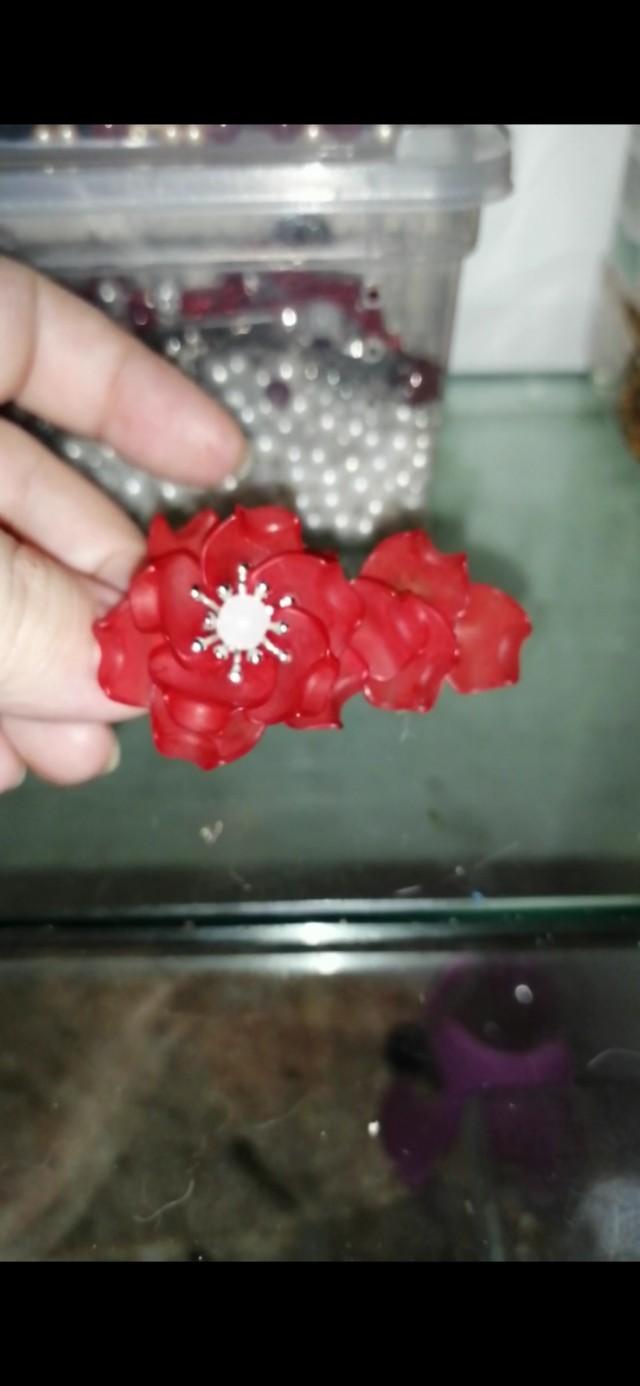 手工发夹简单制作方法，教你DIY一个美丽的发夹