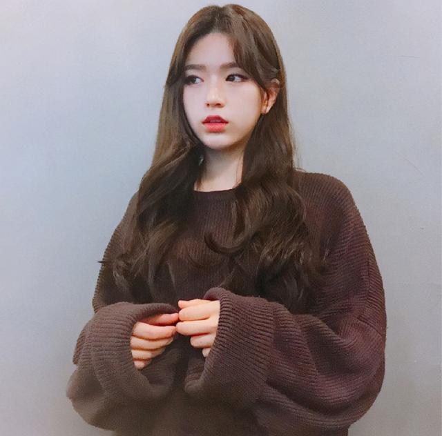 波浪型小清新发型，先别去理发店做大波浪