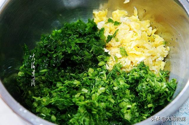 荠菜香菇素馅做法，遇到这菜别手软