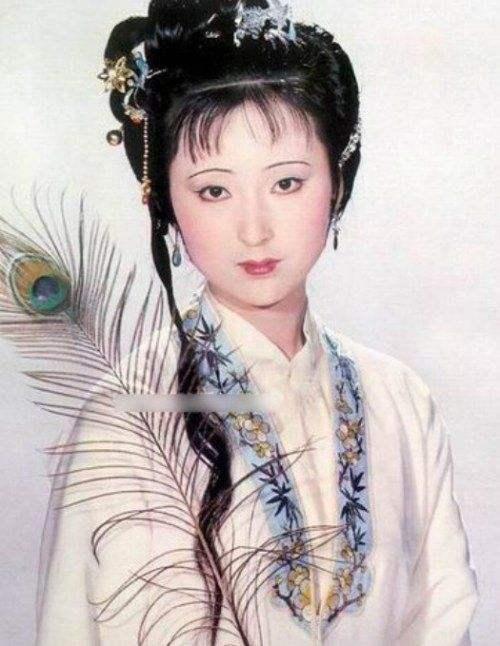 红楼梦里面的人物，红楼梦18个人物解析（红楼梦人物的性格特点）