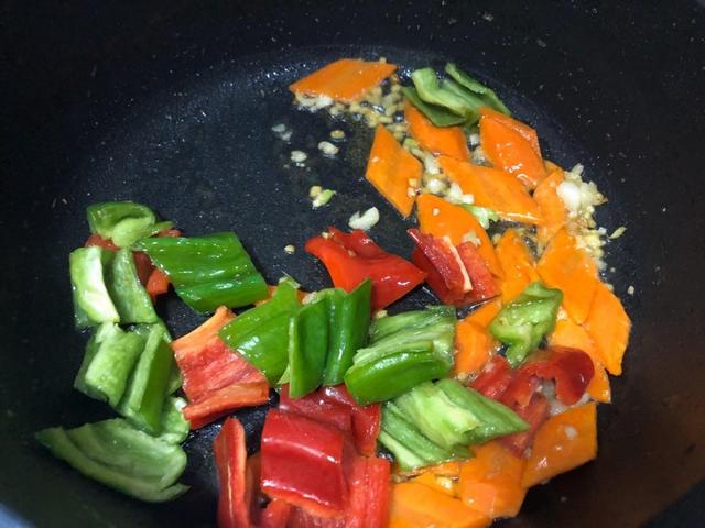 东北溜肉段的做法，东北溜肉段最正宗的做法（东北溜肉段：焦脆鲜香）