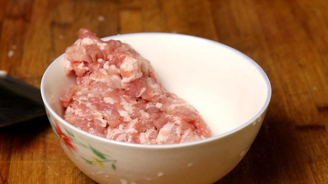 炒蒜苔用焯水吗，炒蒜苔时要不要先焯水（炒蒜苔最忌焯水和直接炒）