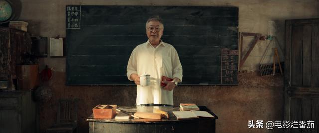 天上掉下个UFO，以我和我的家乡为题800字作文（3米高外星生物在后院溜达）