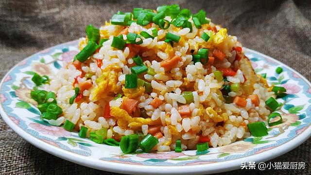 蛋炒饭的制作过程，如何制作超级美味的鸡蛋炒饭
