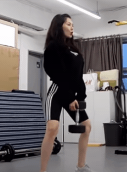 泫雅與肌肉男貼身大跳熱舞，火辣身材讓人直呼太撩了 街拍正妹 第11张